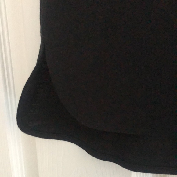 Black top. - Picture 5 of 8